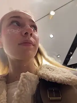Lia  Love online show from October 2025 12:28:01 PM
