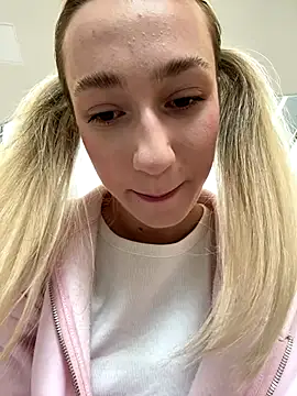 Lia  Love online show from September 2025 12:16:02 PM