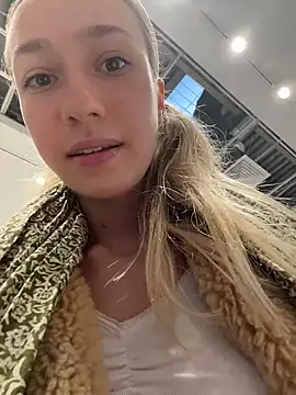 Lia  Love online show from October 2025 12:17:02 PM