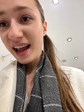 Lia  Love online show from February 2025 01:11:02 PM