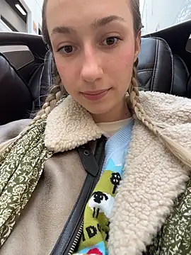 Lia  Love online show from October 2025 12:06:02 PM