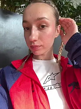 Lia  Love online show from September 2025 12:14:01 PM