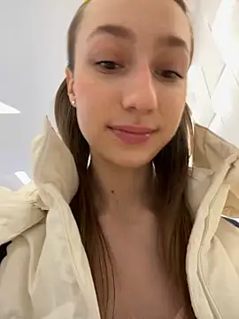 Lia  Love online show from February 2025 12:39:02 PM