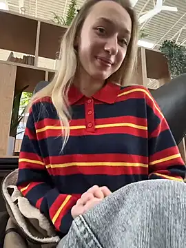 Lia  Love online show from October 2025 12:17:01 PM