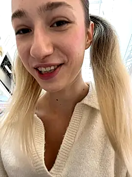 Lia  Love online show from September 2025 11:10:01 AM