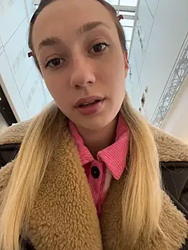 Lia  Love online show from October 2025 12:28:02 PM