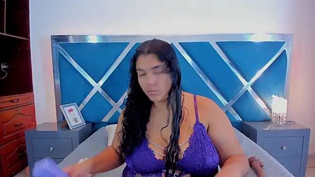 Tiffanymiller00 online show from November 2025 12:52:02 PM