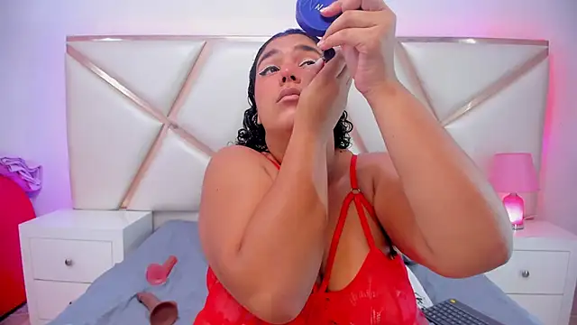 Tiffanymiller00 online show from December 2025 03:05:02 PM