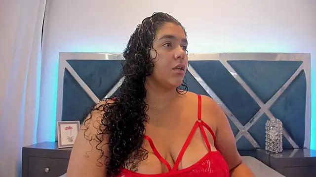 Tiffanymiller00 online show from May 2026 01:49:01 PM