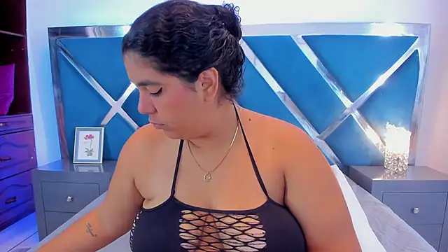 Tiffanymiller00 online show from October 2025 12:50:02 PM