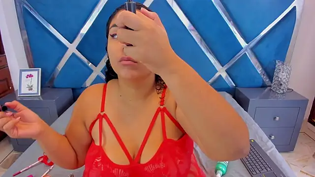 Tiffanymiller00 online show from November 2025 01:21:02 PM