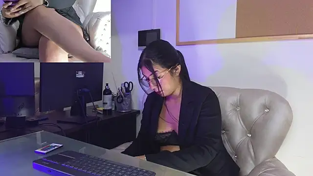 Snapshot of GABYTAYLOR_ chatting on November 2025 02:10:01 PM GABYTAYLOR online show from November 2025 02:10:01 PM