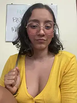 Snapshot of Kay_LustyWife chatting on March 2025 01:20:02 AM Kay LustyWife online show from March 2025 01:20:02 AM