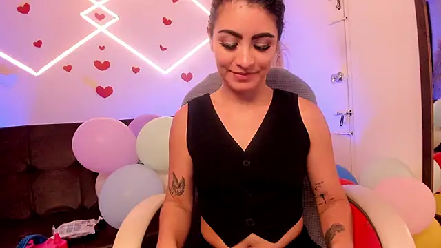 lunaalynch online show from April 2026 11:54:02 PM