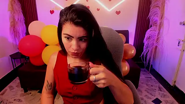 lunaalynch online show from April 2026 08:48:01 PM