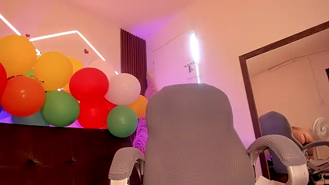 lunaalynch online show from March 2026 08:32:01 PM