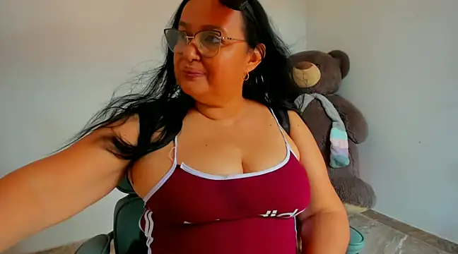 GiaNahomi online show from March 2025 03:45:02 PM