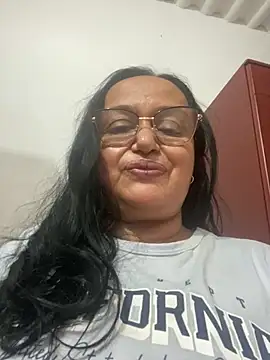 GiaNahomi online show from February 2025 03:06:01 AM