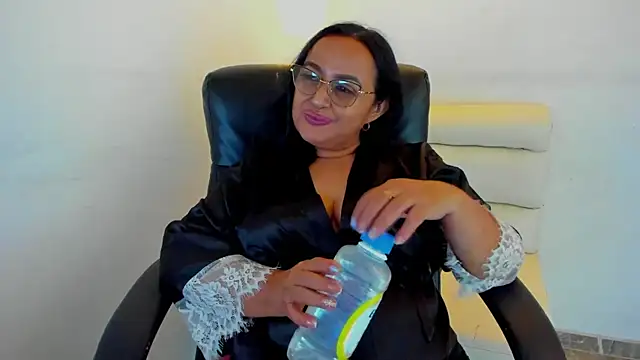 GiaNahomi online show from January 2025 06:55:02 AM