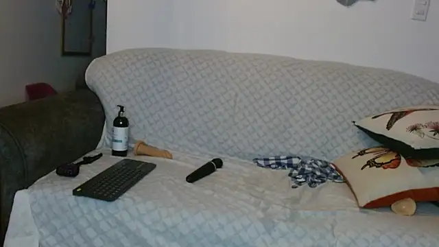 Vanessa Aniston online show from November 2025 09:15:02 AM