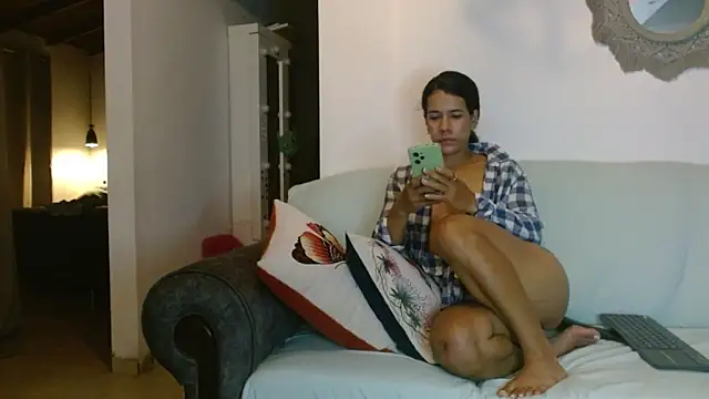 Vanessa Aniston online show from April 2026 12:17:01 AM