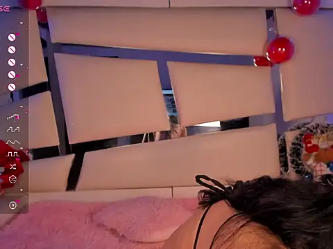 Mis  lola online show from December 2025 09:39:01 PM