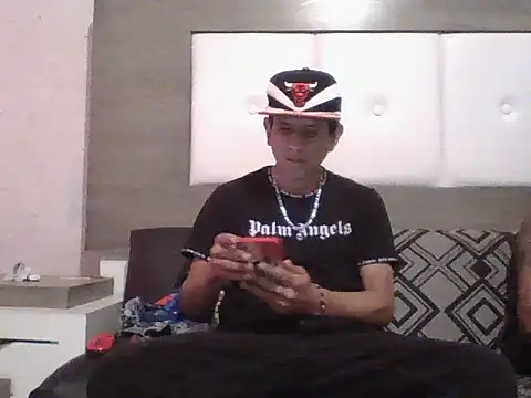 Snapshot of oiram27 chatting on November 2025 09:40:02 PM oiram27 online show from November 2025 09:40:02 PM