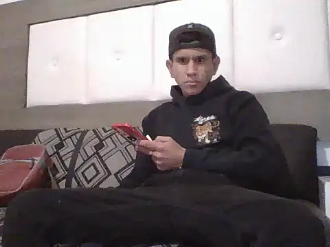 Snapshot of oiram27 chatting on November 2025 09:13:01 AM oiram27 online show from November 2025 09:13:01 AM