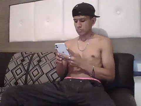 Snapshot of oiram27 chatting on November 2025 07:50:01 PM oiram27 online show from November 2025 07:50:01 PM