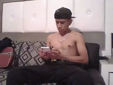 Snapshot of oiram27 chatting on November 2025 02:16:01 AM oiram27 online show from November 2025 02:16:01 AM