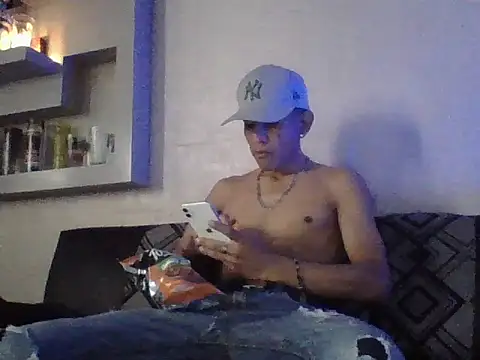 Snapshot of oiram27 chatting on December 2025 09:19:02 PM oiram27 online show from December 2025 09:19:02 PM