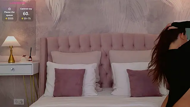 milaleoneli online show from April 2026 03:08:01 PM