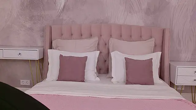 milaleoneli online show from February 2026 03:02:02 PM