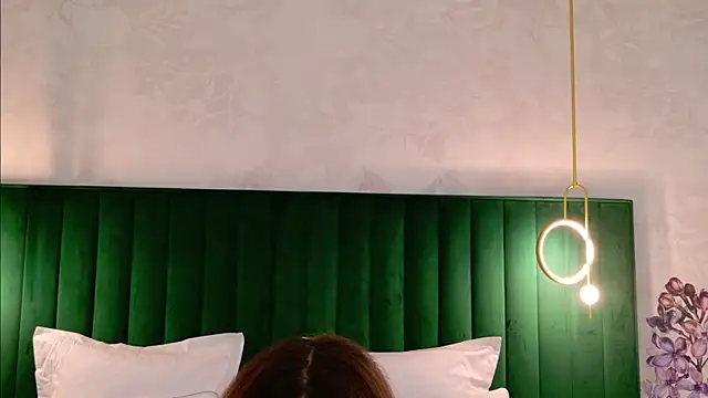 Snapshot of milaleoneli chatting on September 2025 03:07:01 PM milaleoneli online show from September 2025 03:07:01 PM