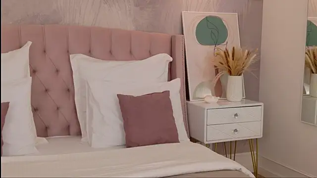 milaleoneli online show from June 2026 02:55:01 PM