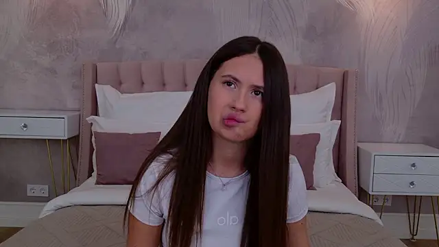 milaleoneli online show from February 2026 03:10:02 PM