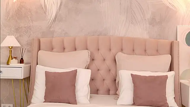 milaleoneli online show from March 2026 02:28:01 PM