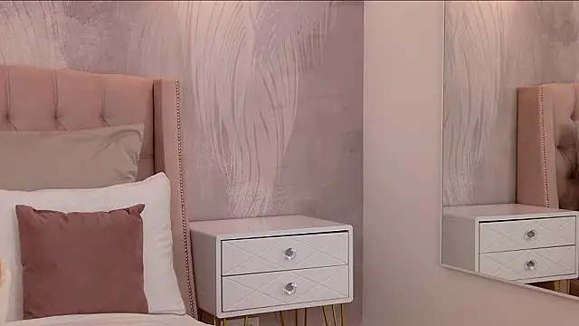 milaleoneli online show from March 2026 03:04:01 PM