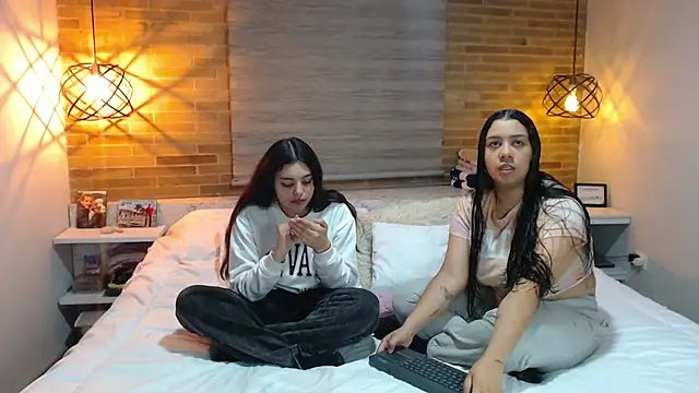 Snapshot of Scarlett_Jazmin chatting on November 2025 10:15:02 AM Scarlett Jazmin online show from November 2025 10:15:02 AM