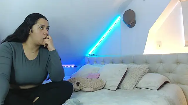 Snapshot of Scarlett_Jazmin chatting on October 2025 11:01:02 AM Scarlett Jazmin online show from October 2025 11:01:02 AM