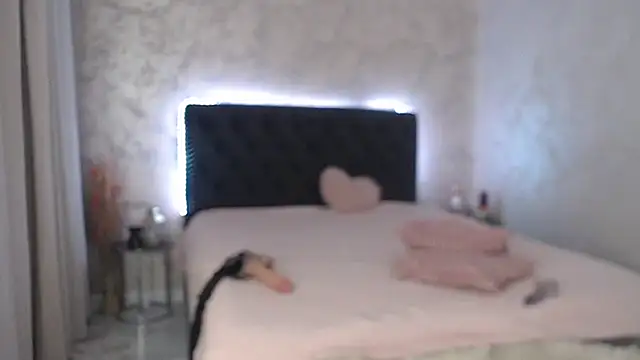 Snapshot of queenzoora chatting on February 2025 06:56:02 PM queenzoora online show from February 2025 06:56:02 PM