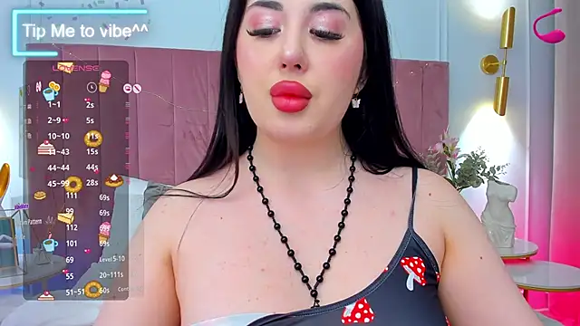 Mayzzie online show from September 2025 07:25:01 PM