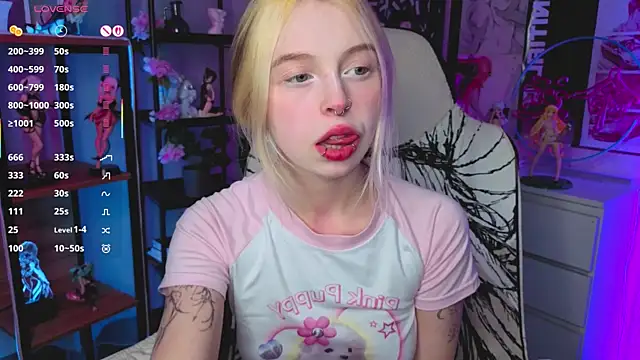 HildaEvatt online show from October 2025 04:04:01 PM