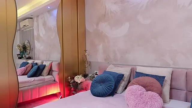 Snapshot of JullyBlair chatting on October 2025 04:00:01 AM JullyBlair online show from October 2025 04:00:01 AM