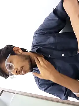 skinnyyyyyyyyy online show from February 2025 10:33:02 AM