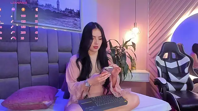 mia greeco online show from December 2024 01:40:02 PM