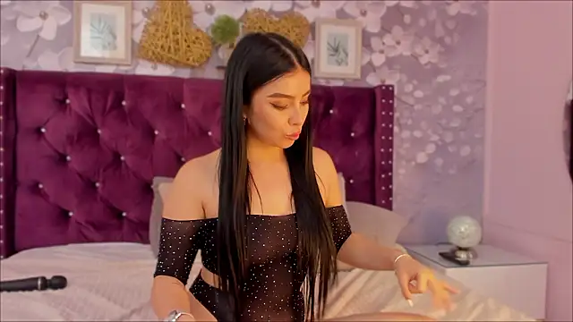 mia greeco online show from December 2024 04:45:01 PM