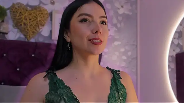 mia greeco online show from December 2024 03:06:01 PM