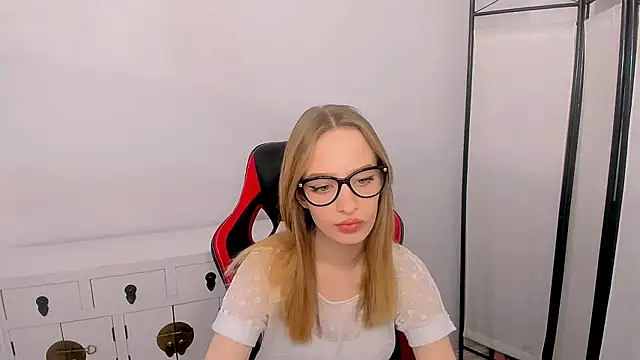 Snapshot of LilaGold chatting on February 2025 03:51:02 PM LilaGold online show from February 2025 03:51:02 PM