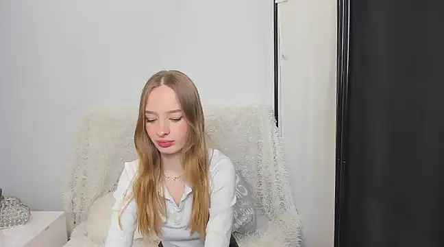 Snapshot of LilaGold chatting on January 2025 03:51:02 PM LilaGold online show from January 2025 03:51:02 PM